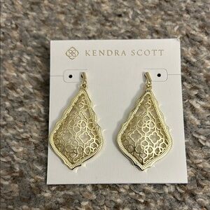 MWT Kendra Scott Gold Filigree Drop Earrings